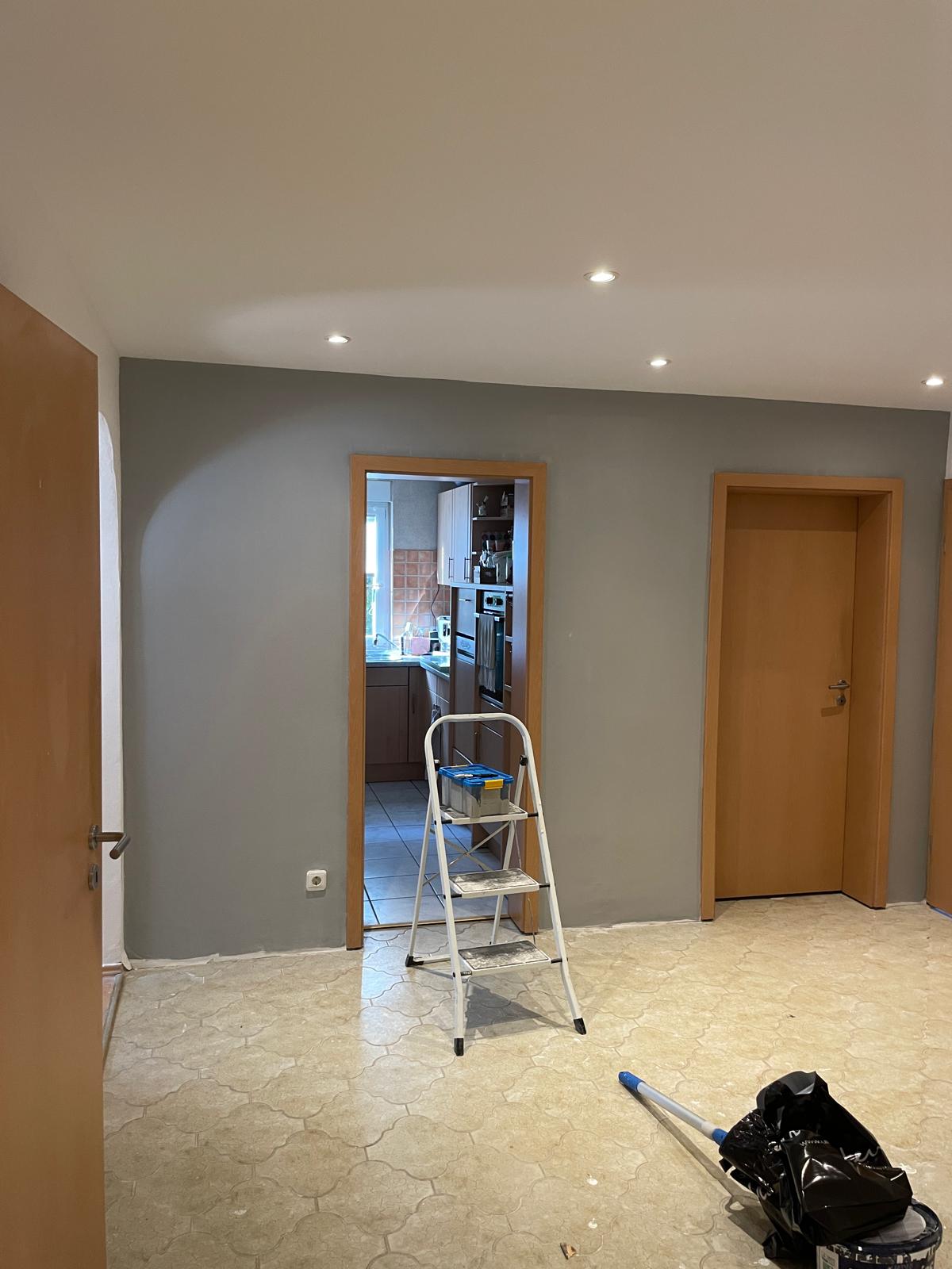 Q4-Spachtelarbeiten und Anstrich