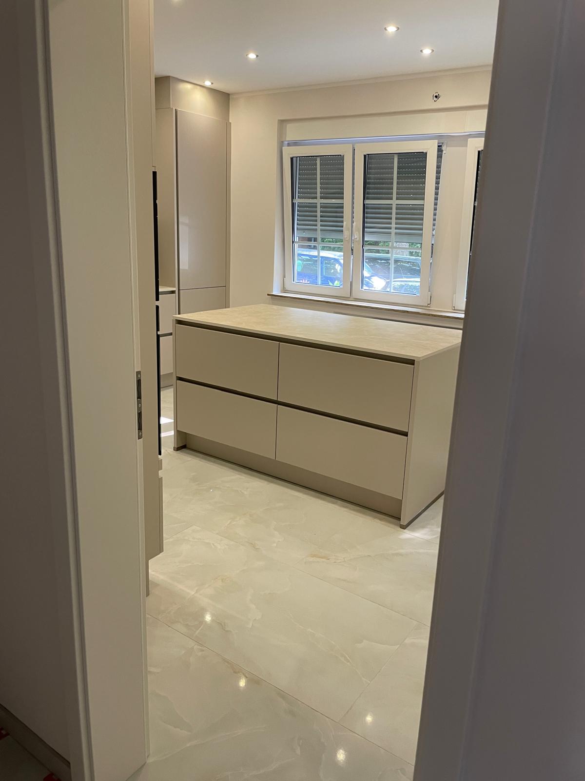 Küchen & Türmontage