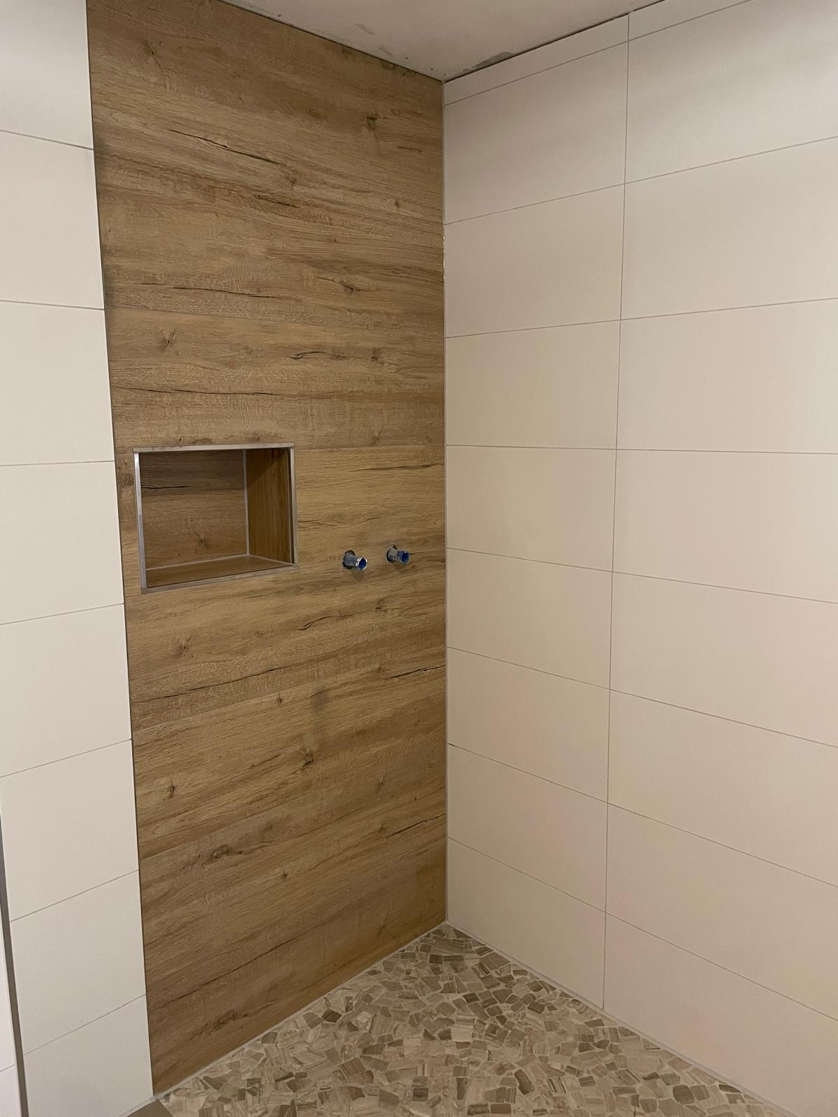 Abdichtungs- und Fliesenarbeiten im Badezimmer