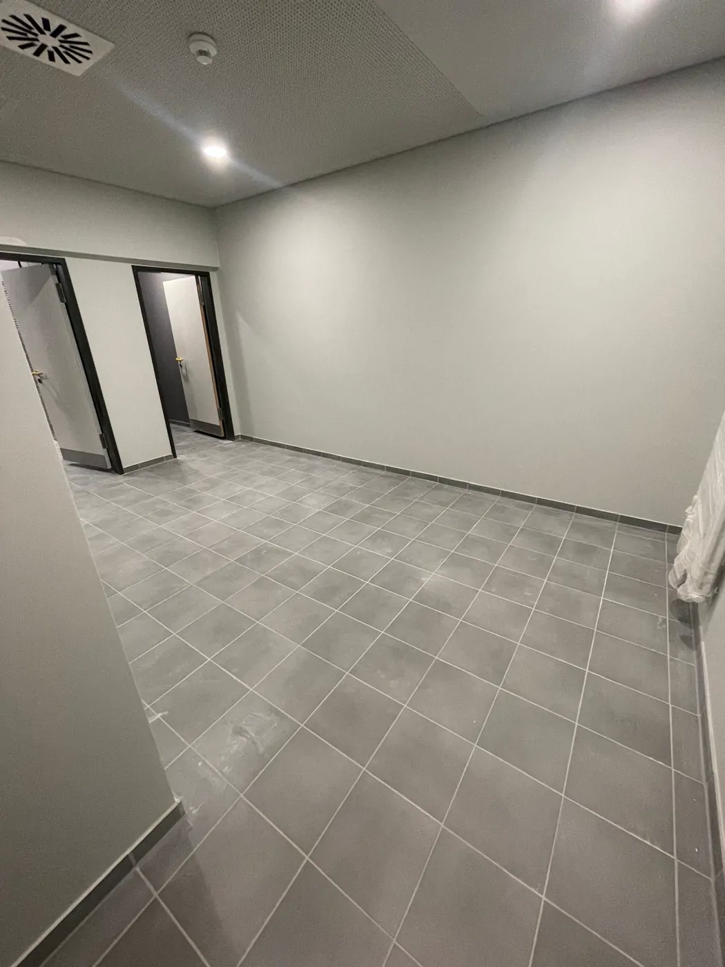 Bodenfliesenarbeiten – Wim-Wenders-Gymnasium Düsseldorf
