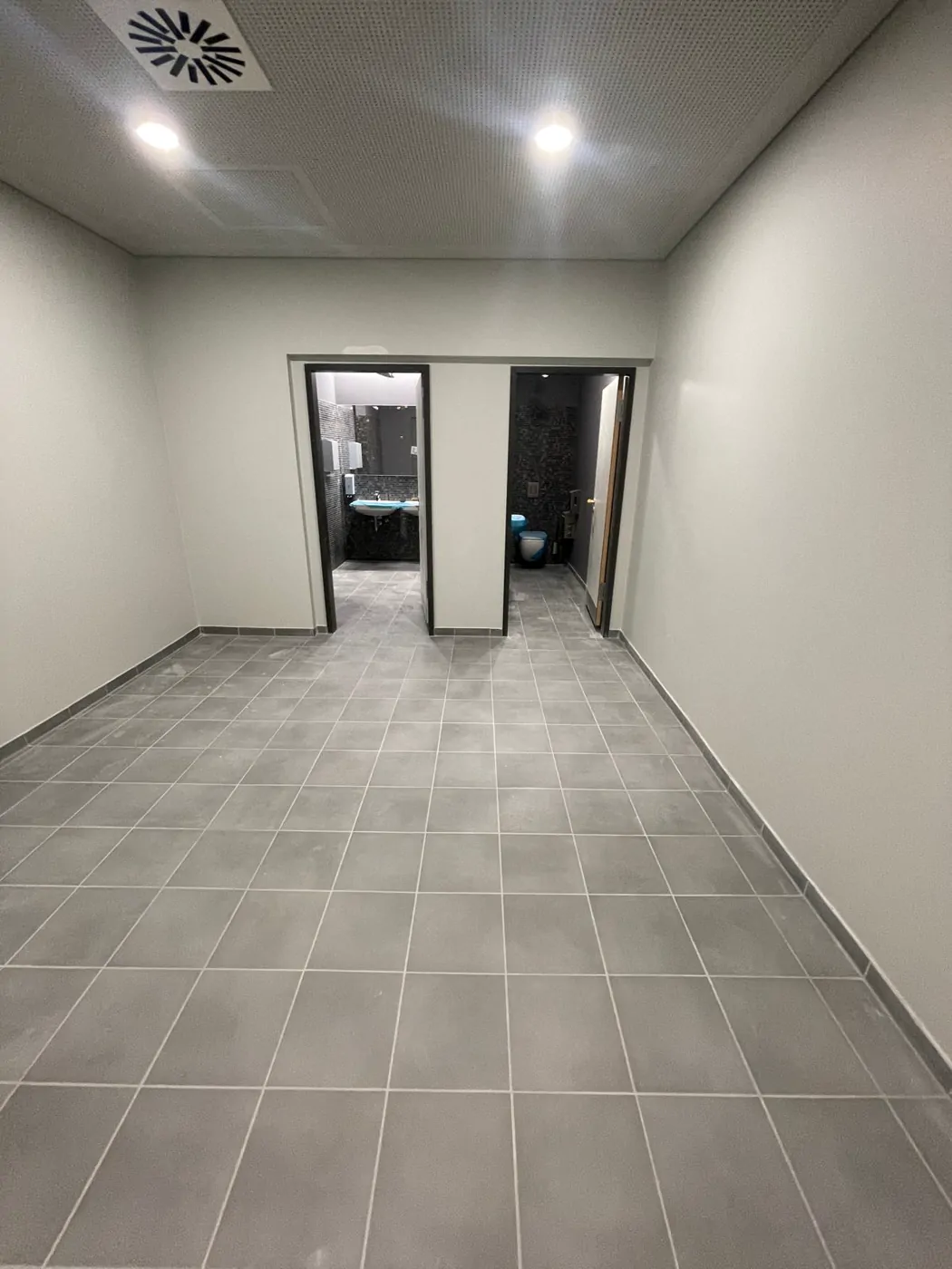 Bodenfliesenarbeiten – Wim-Wenders-Gymnasium Düsseldorf