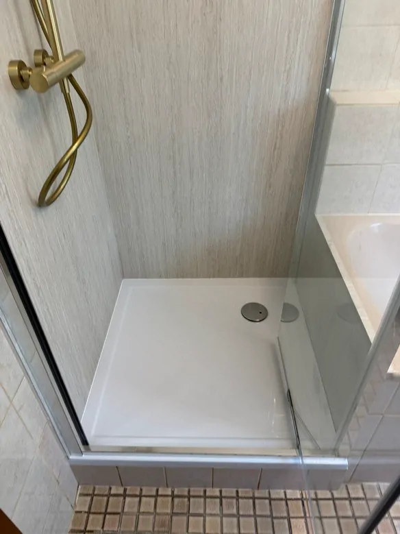 Duschbereich erneuert: Wanne raus, Dusche mit Glasabtrennung rein