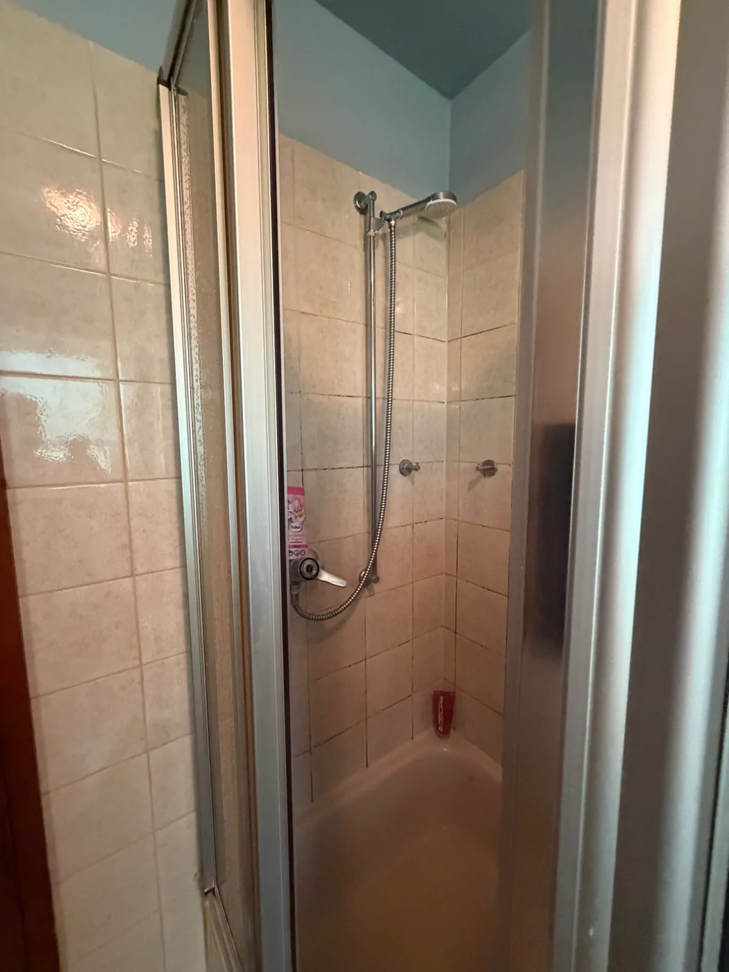 Duschbereich erneuert: Wanne raus, Dusche mit Glasabtrennung rein